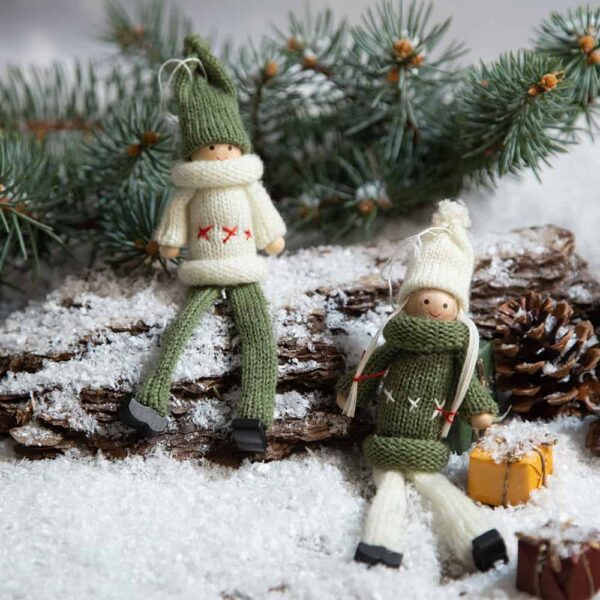 Коледна декорация-Деца със зелени дрешки