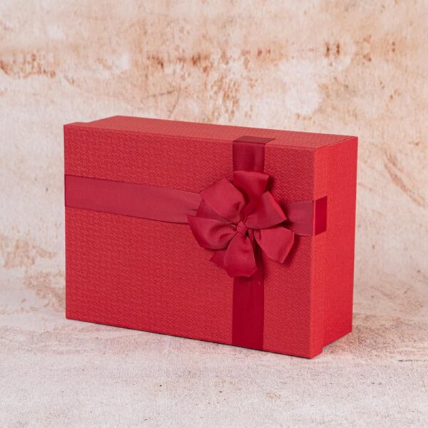 Подаръчна кутия от серията Сатенена панделка-M