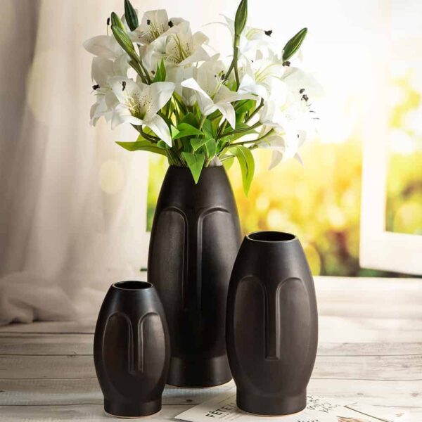 Керамична ваза от серията Лица в черно M - 26см
