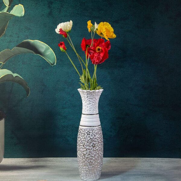 Керамична ваза - Вензеля в бяло