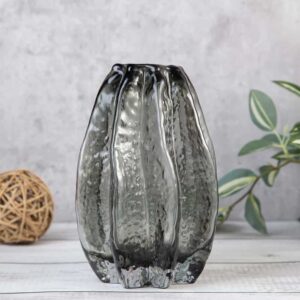 Стъклена ваза Изящество и естетика - 20см