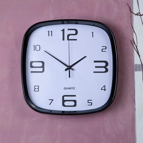 Стенен часовник - Времето в Стил и точност