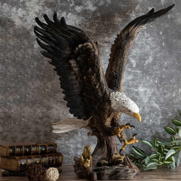 Декоративна статуетка голям белоглав орел