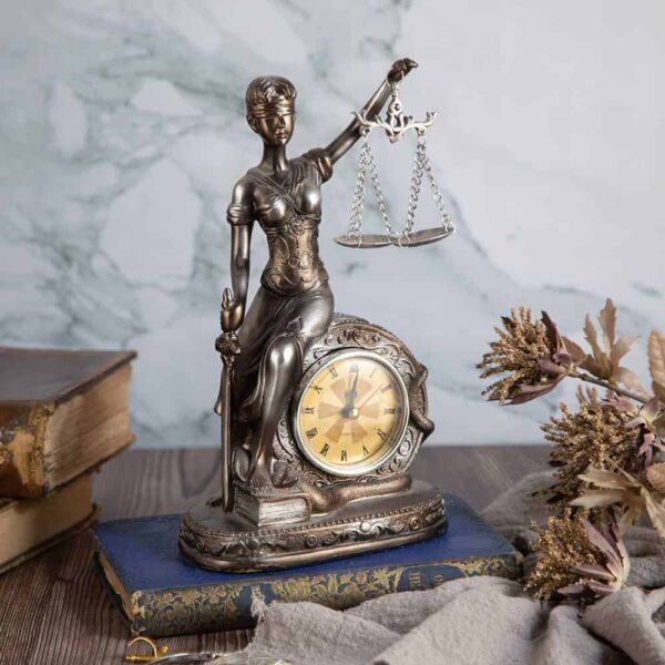 Декоративна статуетка Темида с часовник