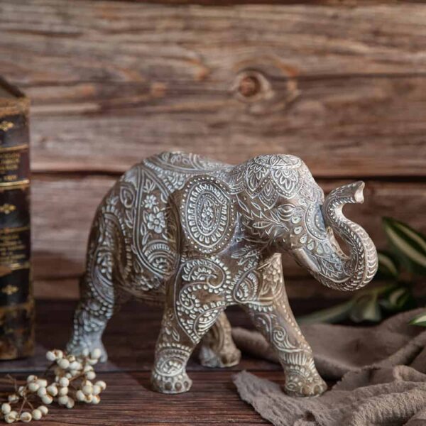 Декоративна статуетка Слон с орнаменти - среден