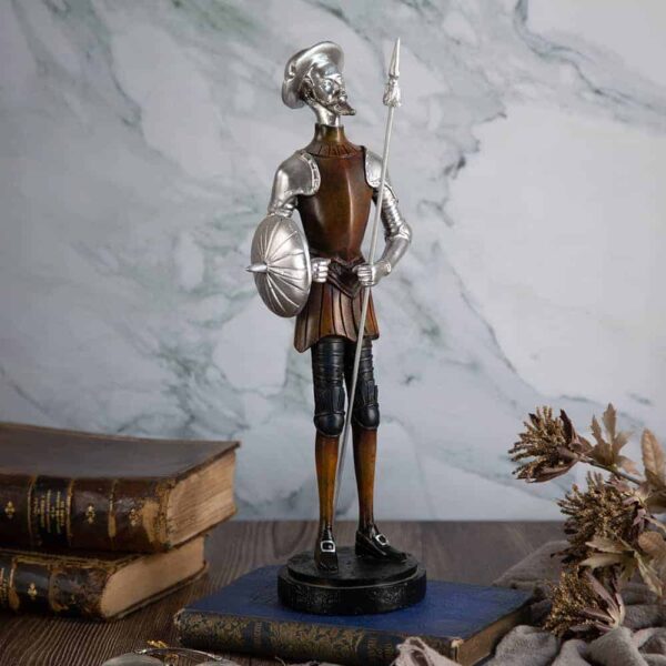 Декоративна статуетка - Дон Кихот с копие