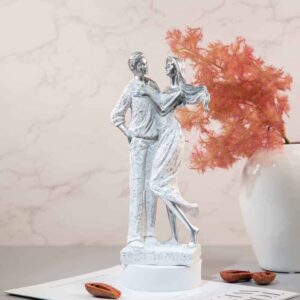 Декоративна статуетка - Влюбени в бяло