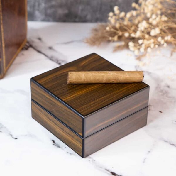 Пепелник с резачка за пури Wood