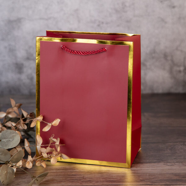 Подаръчна торбичка - Златен кант M