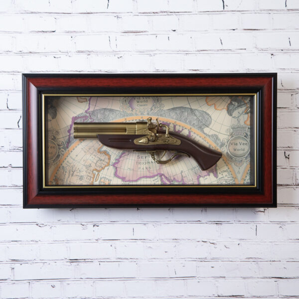 Декоративно пано - Старинен Пистолет