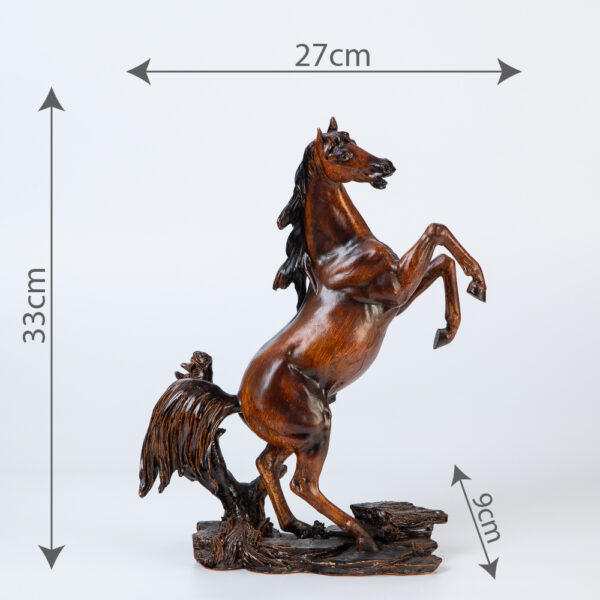 Декоративна статуетка изправен кон
