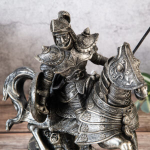 Декоративна статуетка - Рицар с кон
