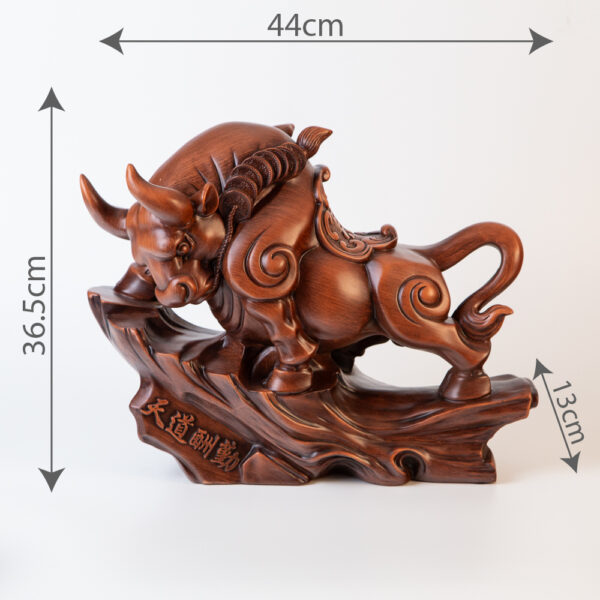 Декоративна статуетка - Могъщ бик